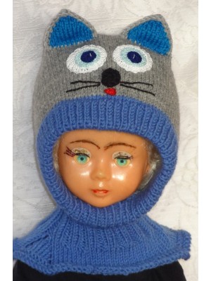 Pilkai mėlynas katinas kepurė šalmas